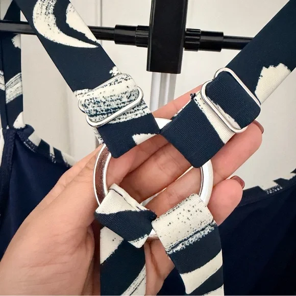 Hurley Women's One-Piece UPF 50+ Stretch Swimsuit, Blue White Medium - Picture 4 of 9